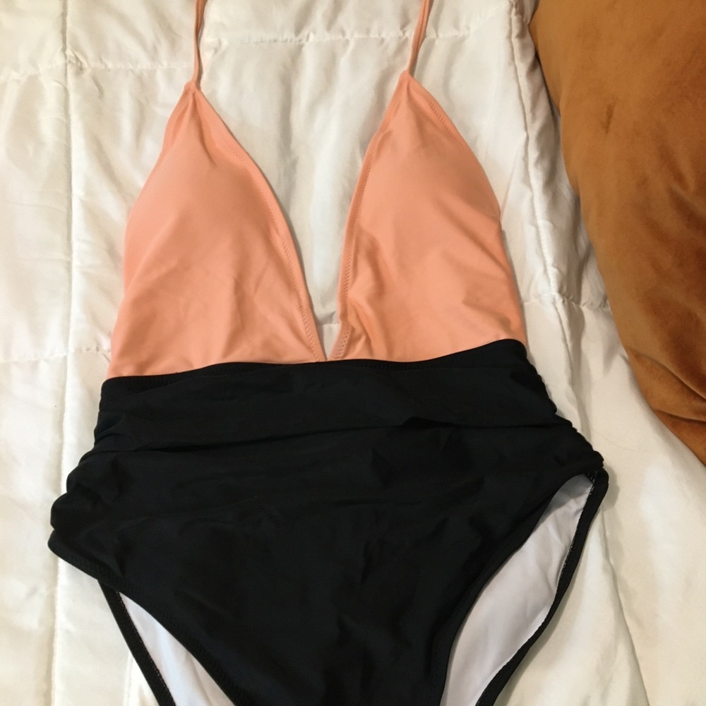 NWT Cupshe plunging swimsuit